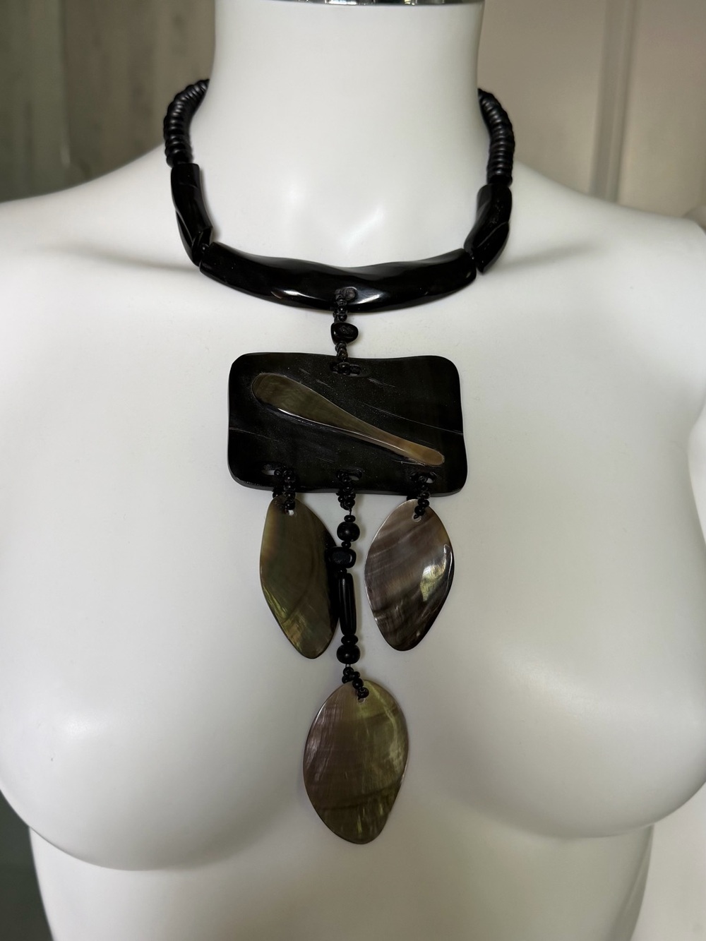 Minerals Mother of Pearl Black Statement Shell Pendant Necklace - Women Jewelry